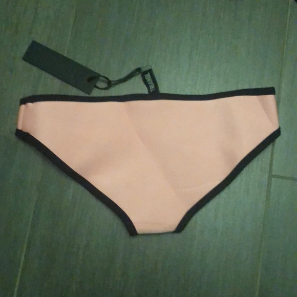 Triangl top and bottom - Picture 3 of 3